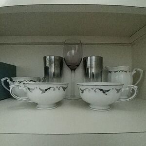 3 Elegant vintage classy gold trim tea cups